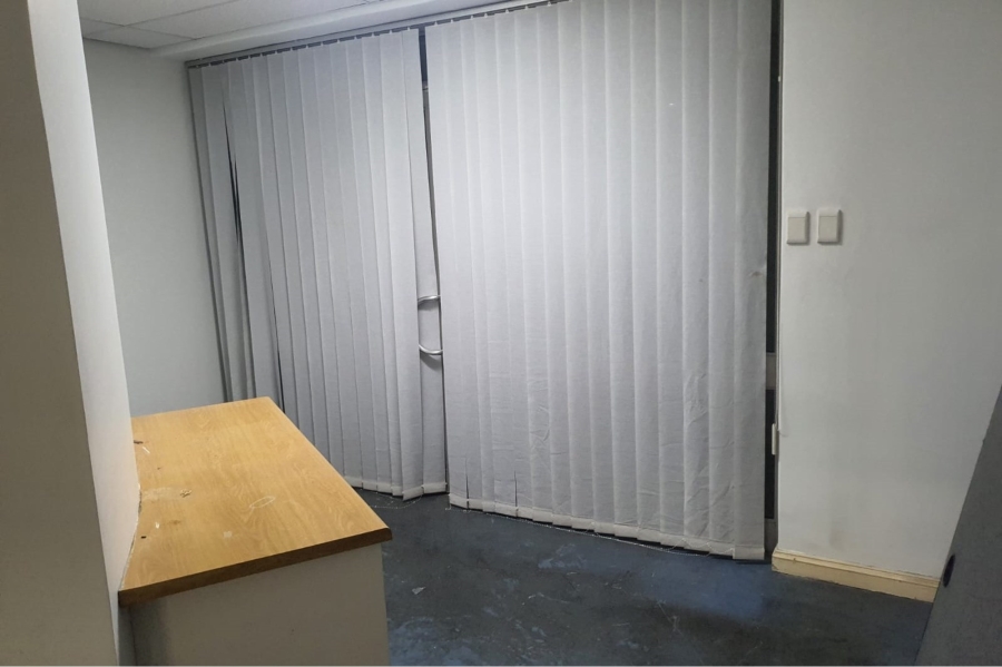 To Let commercial Property for Rent in Humerail Eastern Cape